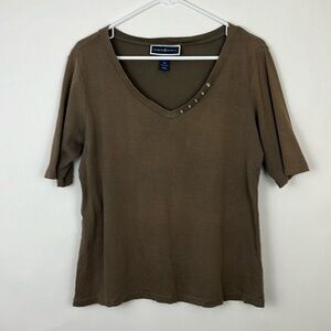 Karen Scott shortsleeved tee with button detail on v-neck brown M